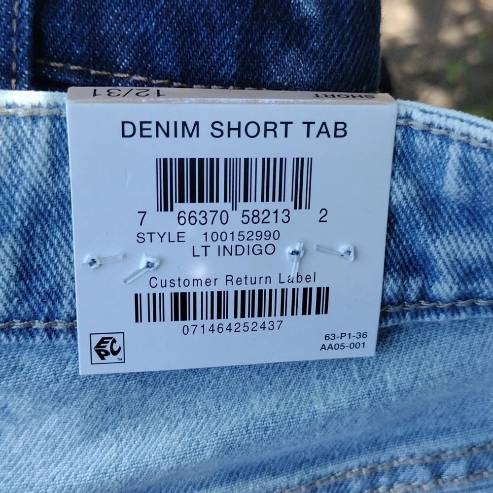 Shorts - Picture 3 of 5